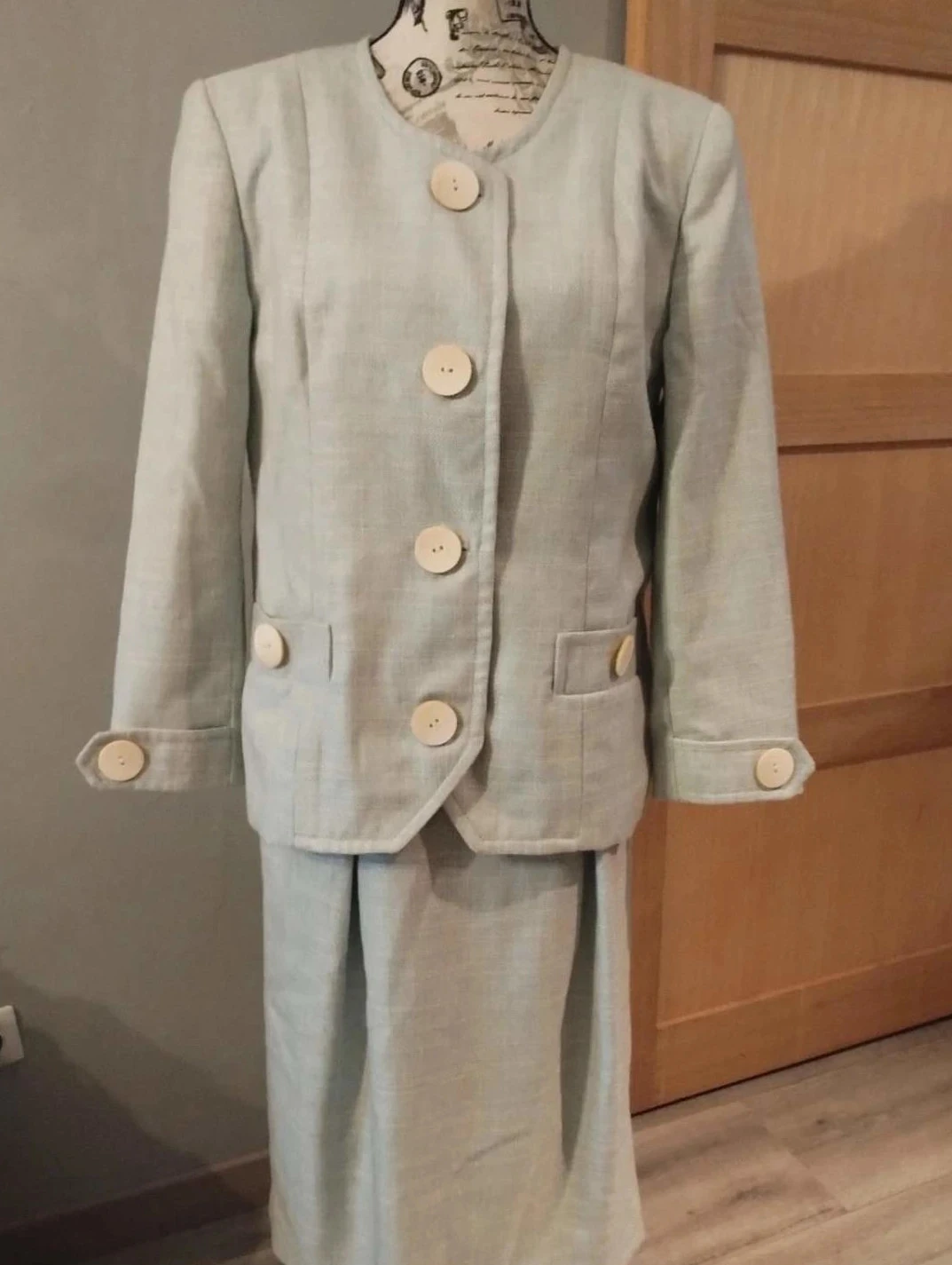 Ensemble tailleur jupe fait main, bleu clair, gros boutons, doublure T40